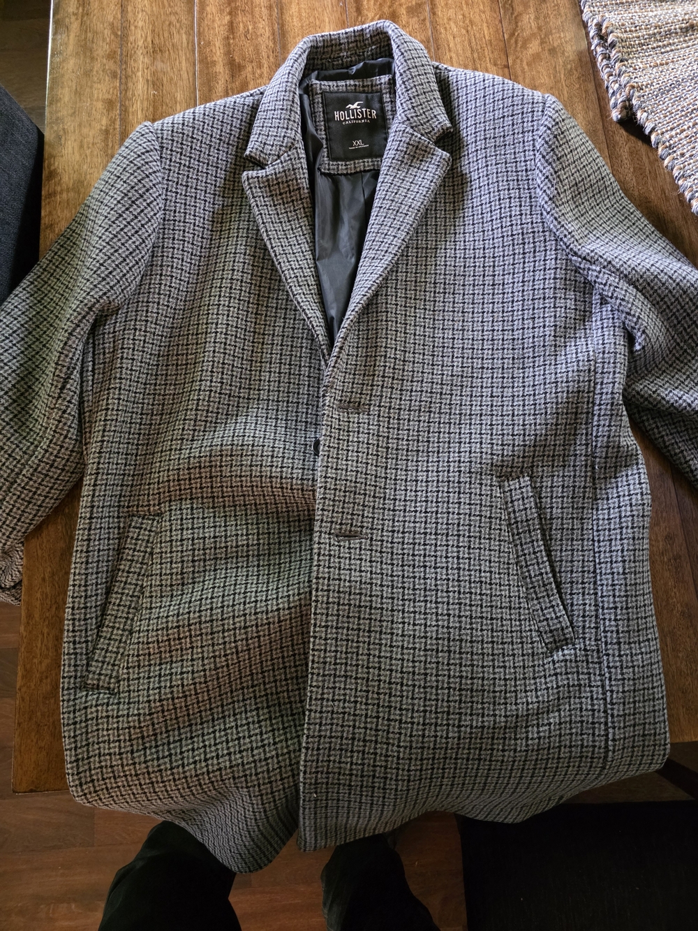 Hollister Gray & Black Houndstooth Men's Overcoat